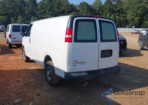2011 Chevrolet Express 2500 Work Van z USA, uszkodzony, nr VIN 1GCWGFBA0B1114091